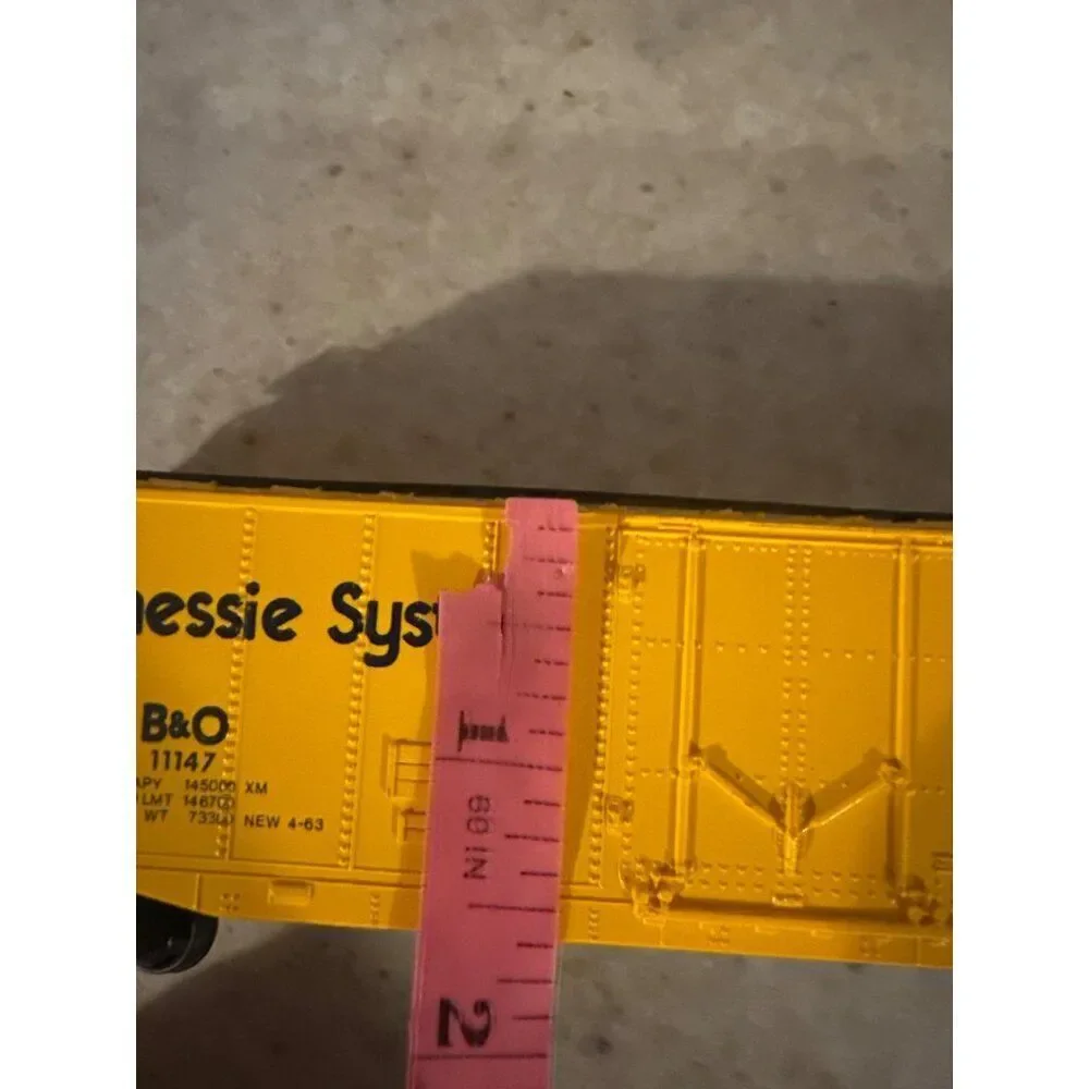 Bachmann 50' Plug-Door Box Car Chessie System 11147-‎ Used N Scale